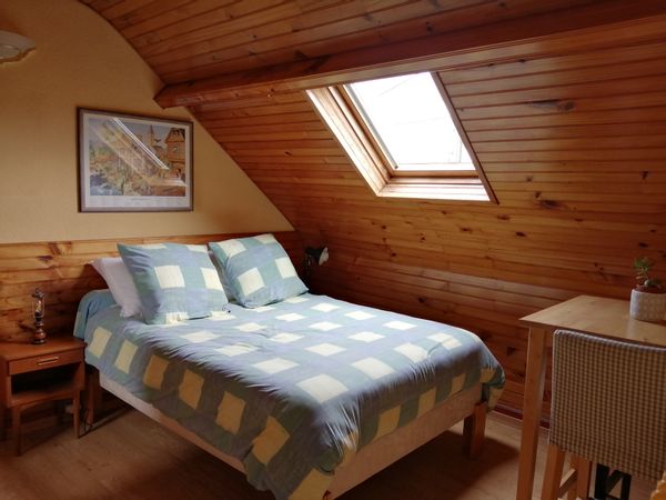 Chambre et salle de bain privées à 80m du marché et 500m de la plage.