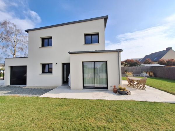 Maison familiale proche de la Côte d’Émeraude.