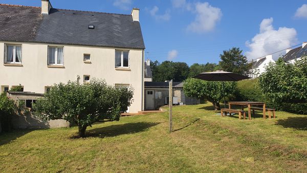 Maison individuelle avec jardin située dans un quartier calme très proche du centre-ville