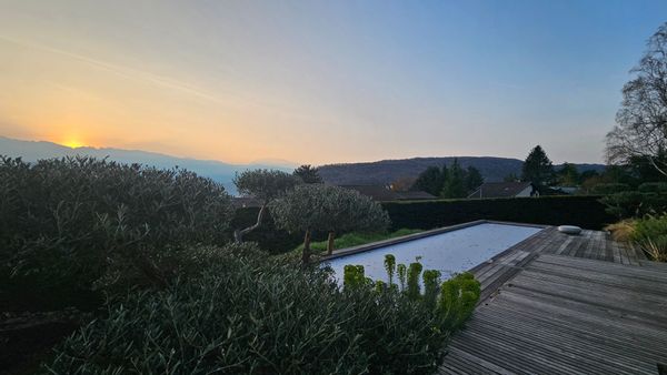 Écrin moderne au cœur des Alpes, entre nature et destinations prisées