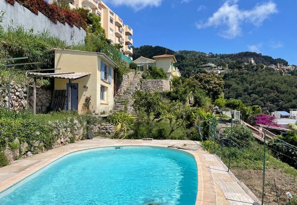 Maison familiale atypique avec vue mer à Roquebrune Cap Martin. P