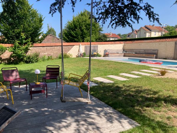 Maison de ville avec piscine à proximité de la nature et des gorges de la Loire