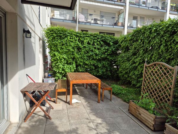 Appartement familial avec terrasse au calme à deux pas du métro à Lyon