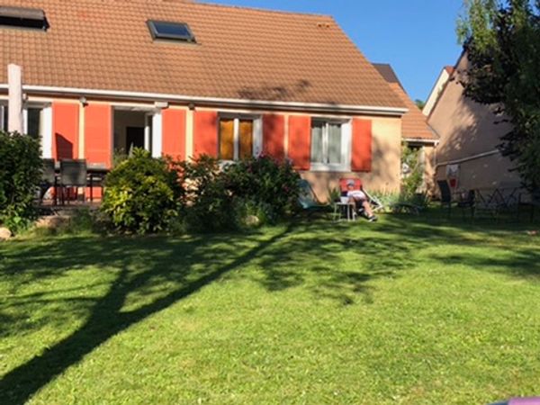 Proche Paris, maison familiale avec grand jardin