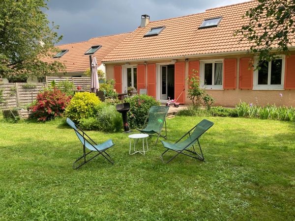 La chambre bleue avec son coin salon