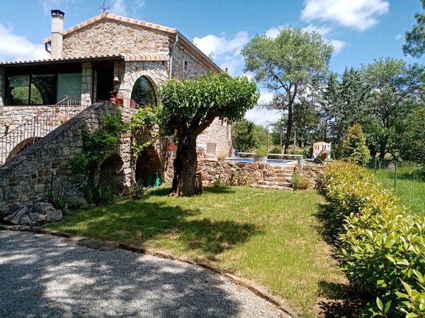 Les arbres à plumes : la maison de Caroline et Jean-Jacques