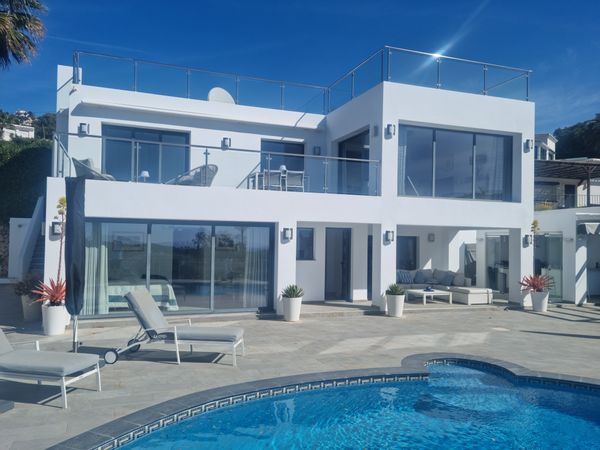Moderne Villa met zwembad en zeezicht in Moraria Costa Blanca