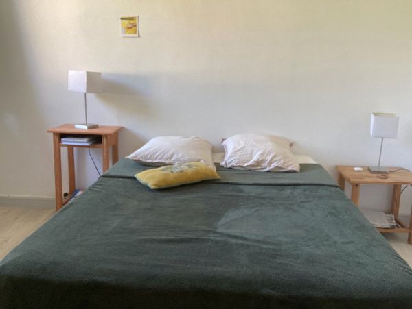 Chambre privée au centre du village