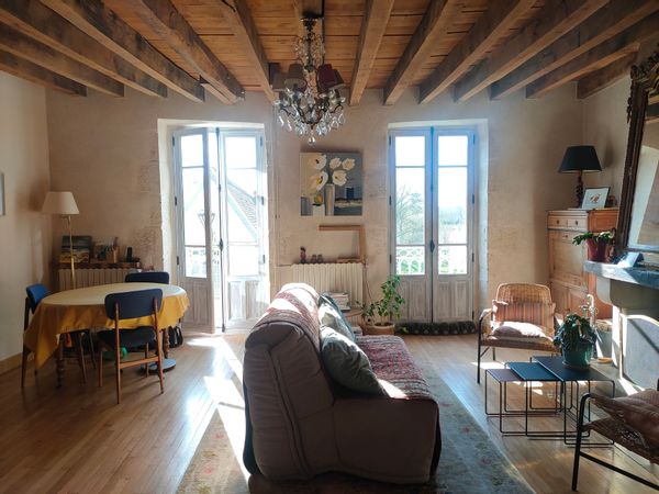 Une maison en bord de Loire, à 3 mn à pied du centre historique médiéval et des commerces.