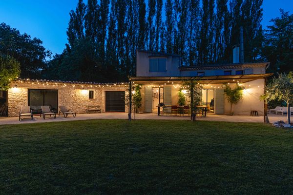 Maison paisible avec jardin, piscine et poulailler – Idéale pour un séjour détente