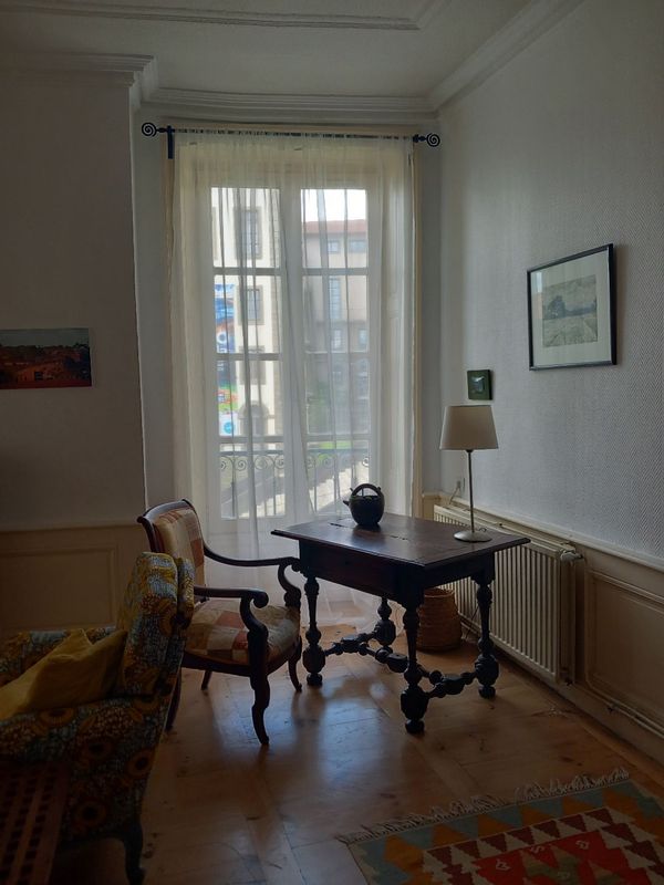 Appartement ancien dans quartier ancien .