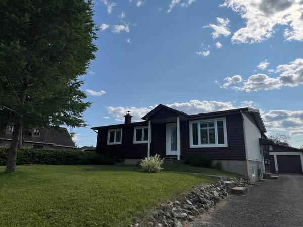 Maison située à la porte des Laurentides