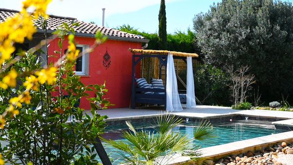 Quelques jours à deux, prés de avignon, dans une paisible maison piscine!