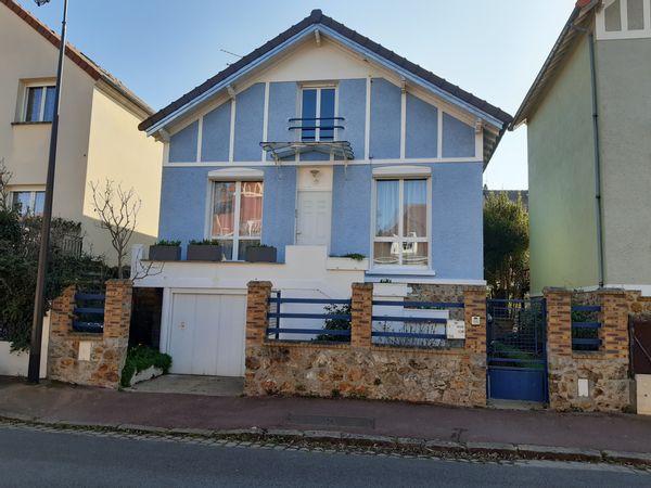 Maison de charme à ANTONY Visite de PARIS à 20'  et repos dans le jardin le soir