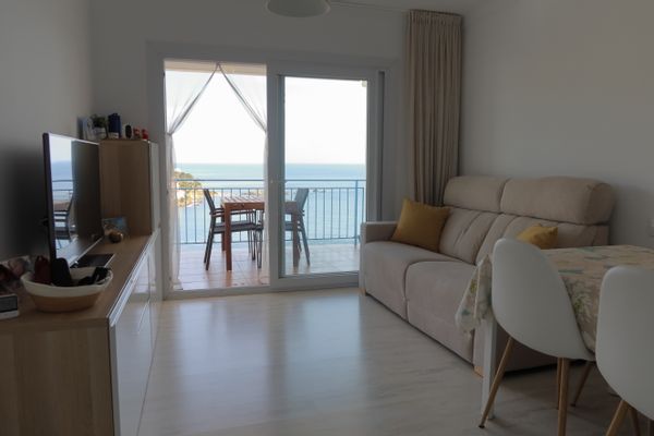 Acogedor apto. con vistas y a 10min de la playa ¡El Refugio Ideal para Tu Escapada a la Costa Brava!