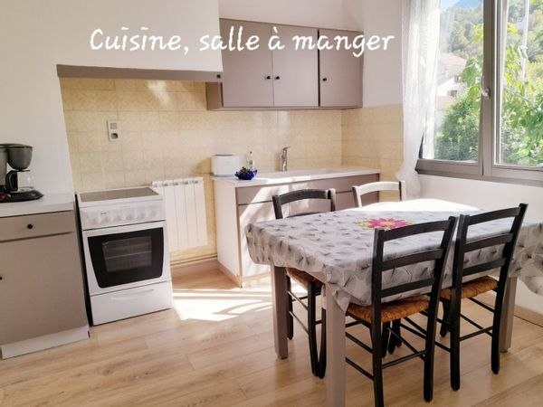 Chambres, cuisine, salle de bain et toilettes indépendantes