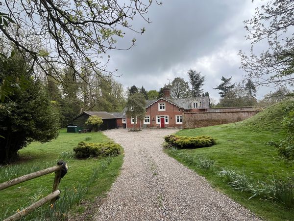 Charming Georgian Home in Historic Essex Village – A Peaceful Base with Fantastic Access to London & Cambridge