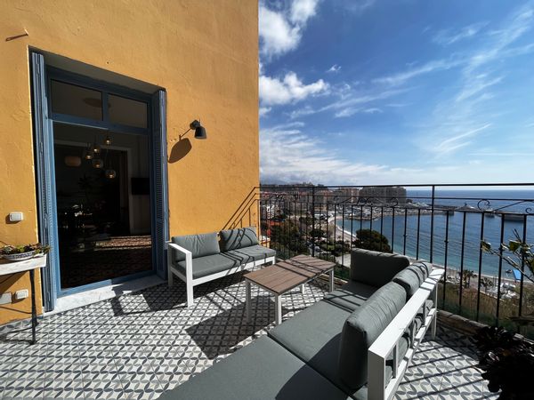 Maison face à la mer aux portes de Monaco