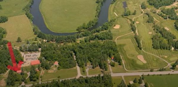 La belle canadienne sur le golf à Mirabel