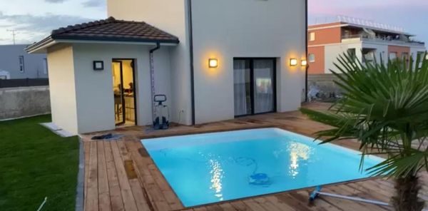 MAISON neuve dans un quartier calme proche de tous les lieux touristiques