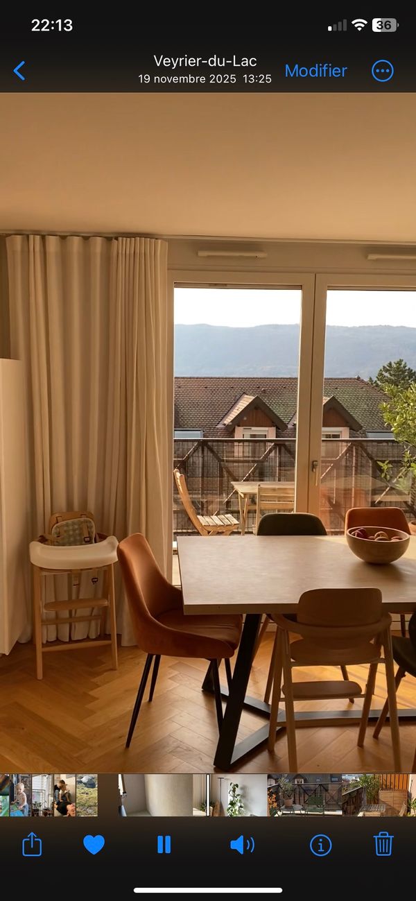 The lakeside house La maison du bord du lac