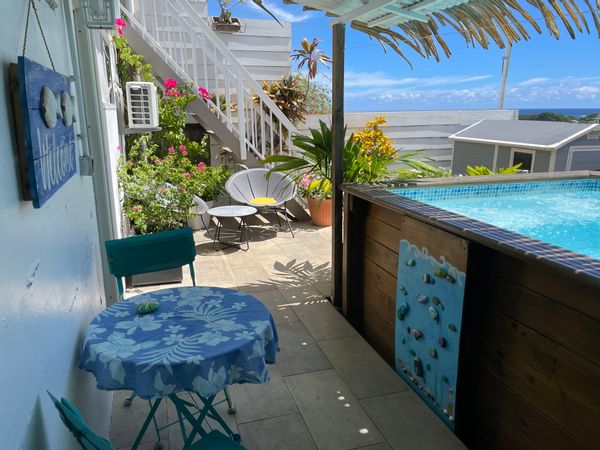 La chambre privée de Véronique C'est en fait un petit studio avec kitchenette, salle d'eau, terrasse