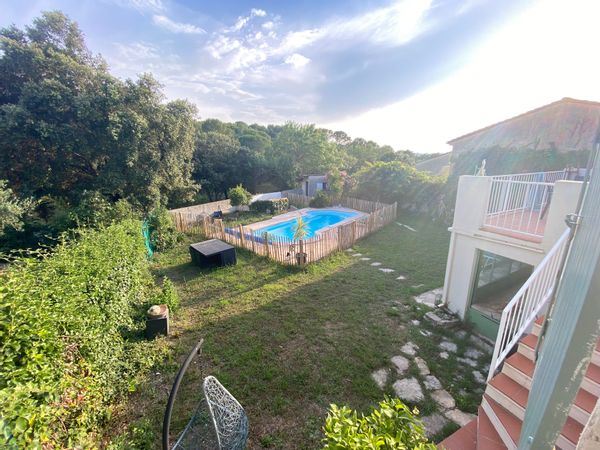 Maison avec piscine très calme vue pleine nature