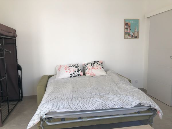 Studio calme et  indépendant au bord de la mer à 10 km de La Rochelle et de l'Ile de Ré.