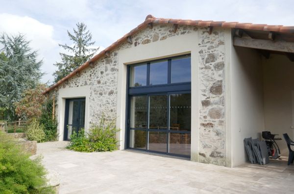 Grange en pierre rénovée dans un écrin de verdure 4-6 pers.