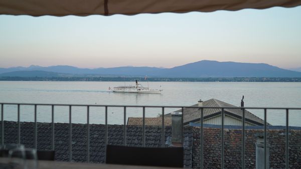 Maison contemporaine avec vue sur le lac et les montagnes. Echange minimum 7 jours.