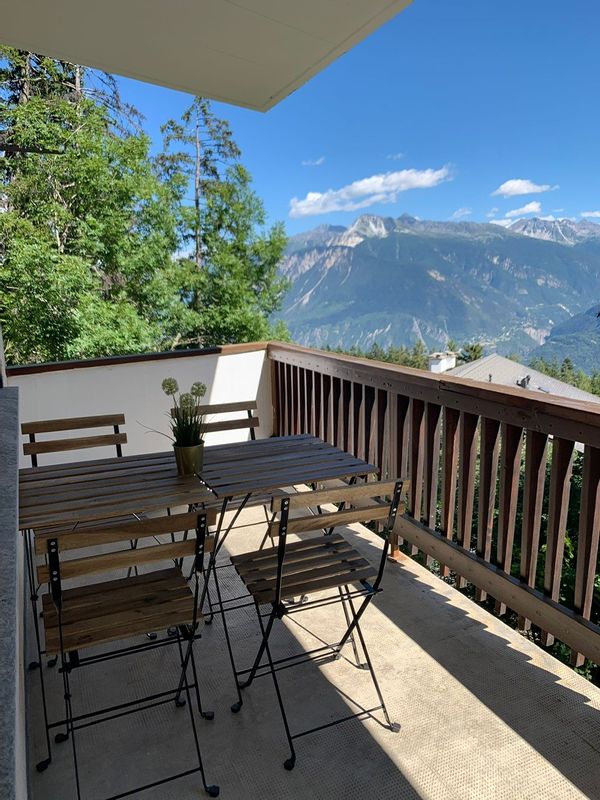 Petit cocon de 2 chambres dans les Alpes valaisannes, Crans-Montana, Suisse!