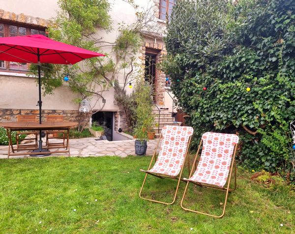 La campagne à Paris, 2 studios communicants avec jardin.  Proche Paris et Versailles.