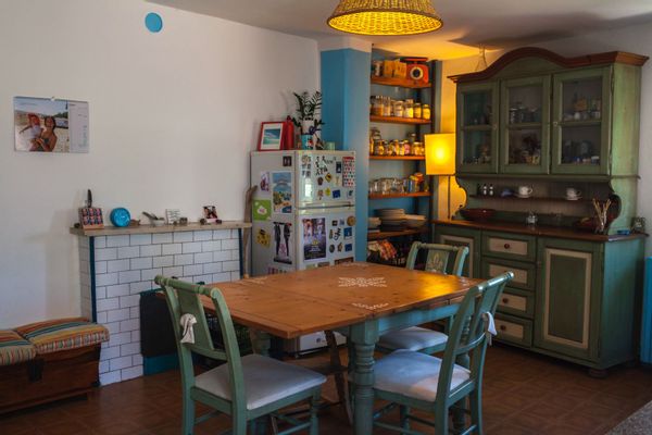 Il nostro appartamento si trova su un colle a pochi passi dal Borgo di Lari e dalla campagna. Intorno alla nostra casa e al nostro terrazzo potrete godere di una vista mozzafiato.