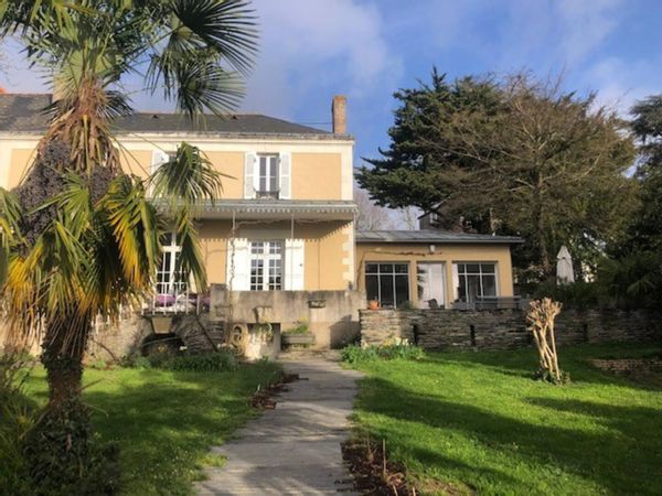 Maison du 18ème siècle en bord de Maine