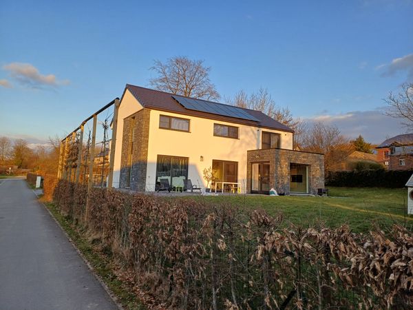 Villa 4 façades au sein d'un joli village à 3km de Spa et 6km de Spa-Francorchamps (circuit F1)