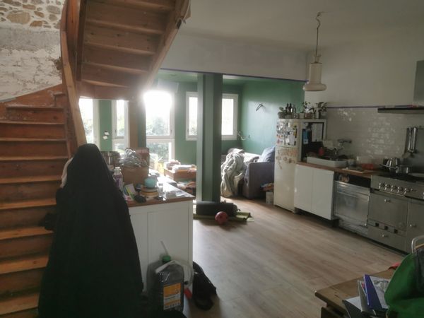 Maison dans le bourg de Gorges, a 200m d'une gare desservant Nantes en 20 minutes. A côté de Clisson