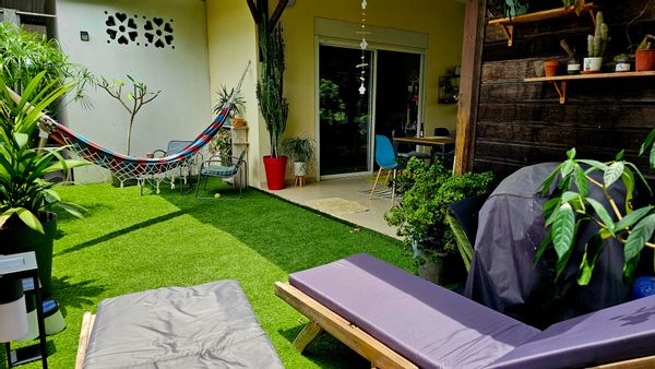 Agréable maison où l'on peut vivre à l'extérieur toute l'année.