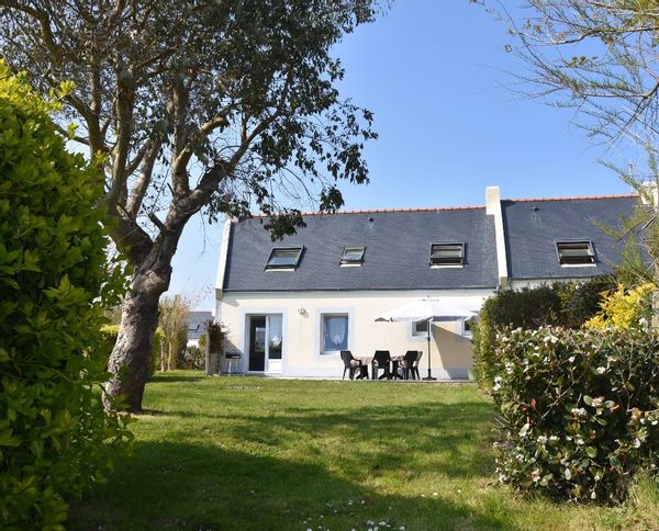 Maison de vacances, 3 chambres, 2 salles de bain, au Sud de Belle île en mer, commune de Locmaria.