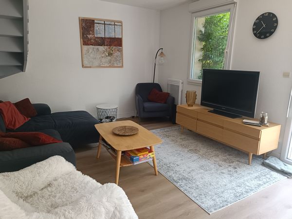 Home with Pool, Garden and Terrace 10 Minutes from the Airport