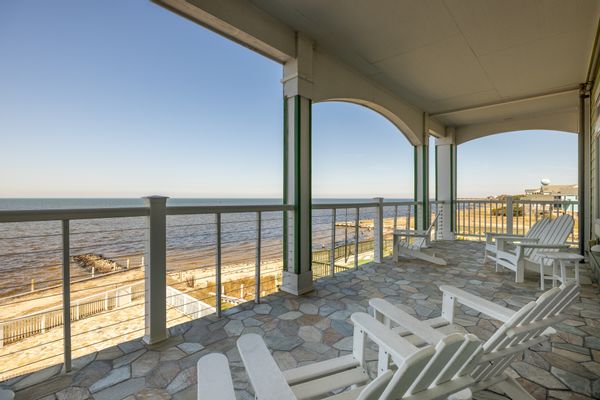 "Heart of Hatteras" 3 bedroom, 3 bath with stunning private sunset views on the sound.