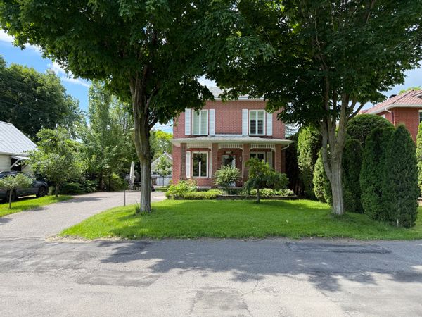 Maison de charme au bord de l'eau dans le Vieux-Chambly