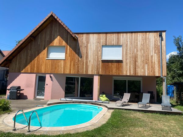 Grande maison rénovée avec piscine