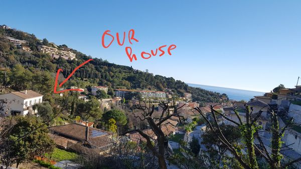 Appartement au calme sur la Côte d'Azur, entre Monaco et l'Italie.