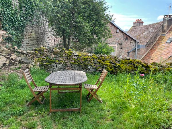 Havre de paix avec jardin au cœur de Semur-en-Auxois