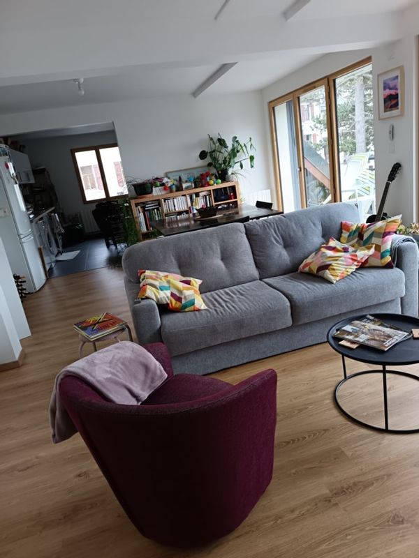 Appartement plein sud, très lumineux, 3 chambres, très bien isolé, terrasse, en plein cœur du village et au cœur du Vercors. Idéal pour vacances d'été ou d'hiver à la montagne (rando, VTT, ski...)