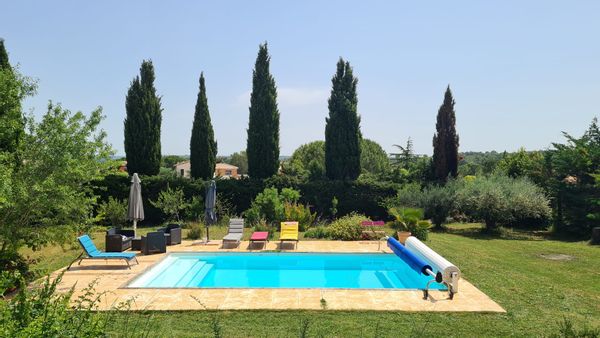 Villa 5 chambres proche village et garigue