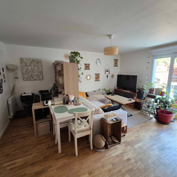 Appartement T2 cosy avec terrasse aux portes de Paris – échange vacances - tout à proximité