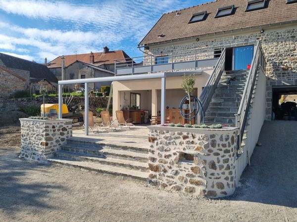 La grange de pierres et de bois