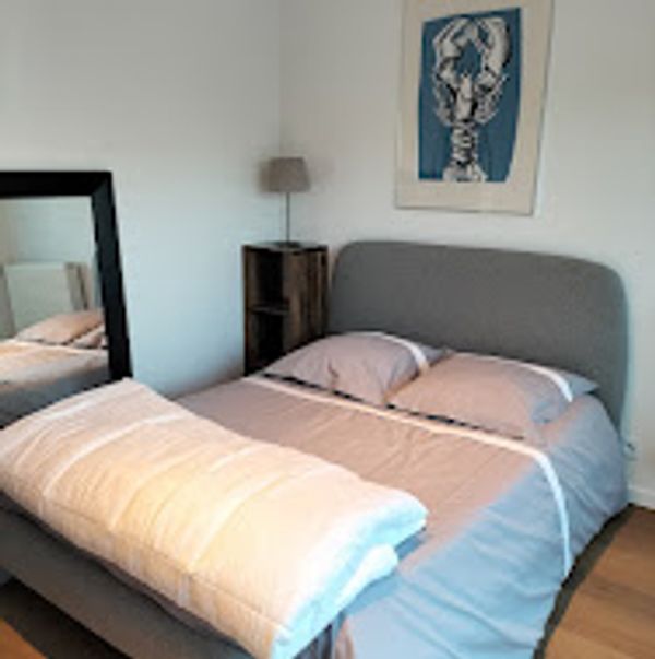 La chambre privée avec salle de douche moderne avec entrée indépendante de Jean-Yves