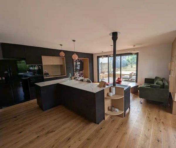 La maison de Gisèle et Gwen est une maison entièrement rénovée avec jardin, à 2 pas du centre historique de Vitré